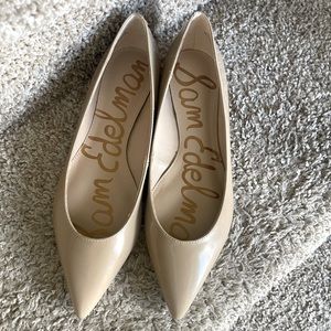 NWOT nude patent leather flat